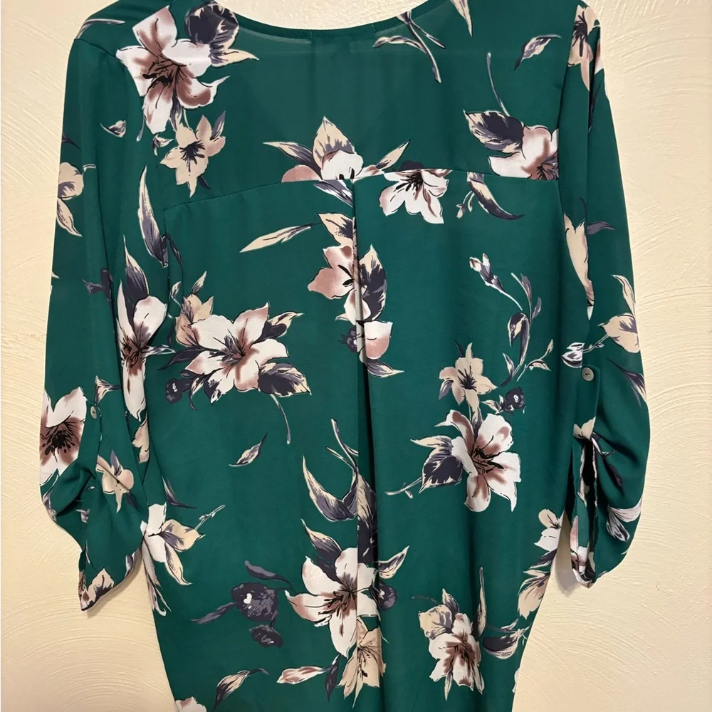 West Kei Green Floral Tie Waist Blouse Size Medium - Picture 8 of 8